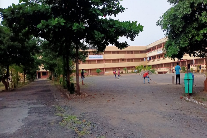 https://cache.careers360.mobi/media/colleges/social-media/media-gallery/17202/2021/4/21/Campus View of The Mandvi Education Society Science Collage Surat_Campus-View.png
